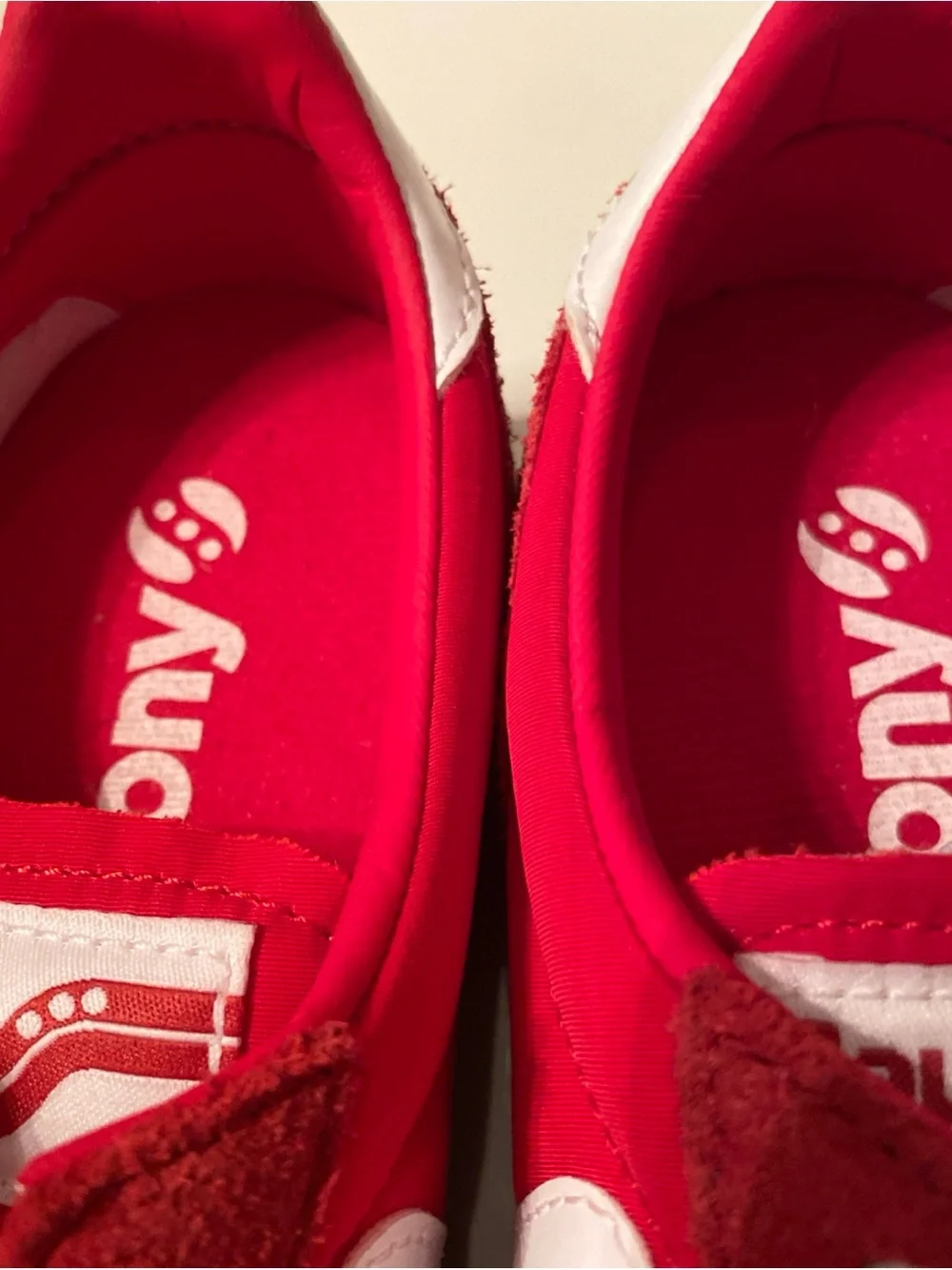 Saucony Trainer 80 Red and White Low-Top Sneakers nylon & suede Sz 6US 38.5 EU